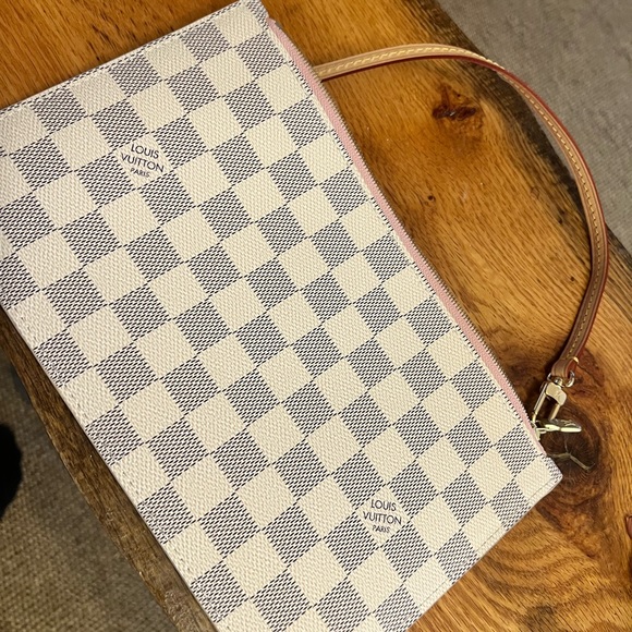 New never used pochette (came with neverfull) have e receipt and dust bag - Picture 1 of 5